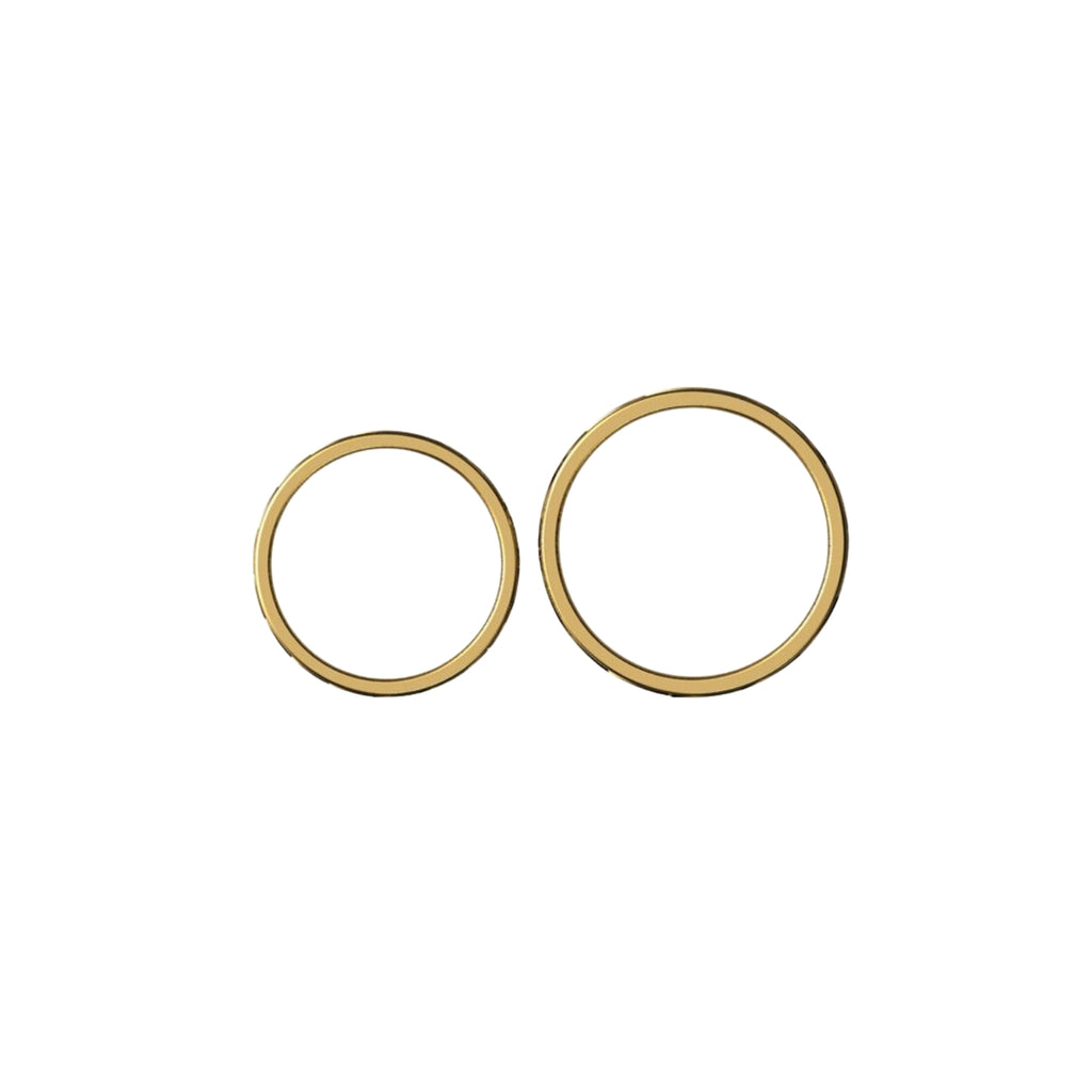 2 matching yellow gold bands with overlapping pattern